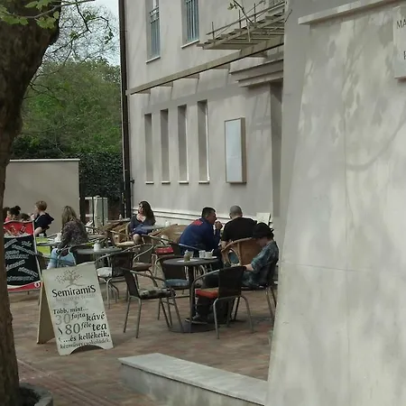 بيت شباب Szent Gellert